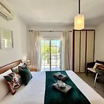 Palm Tree By Homing Apartamento