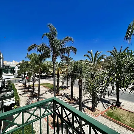 Palm Tree By Homing Apartamento