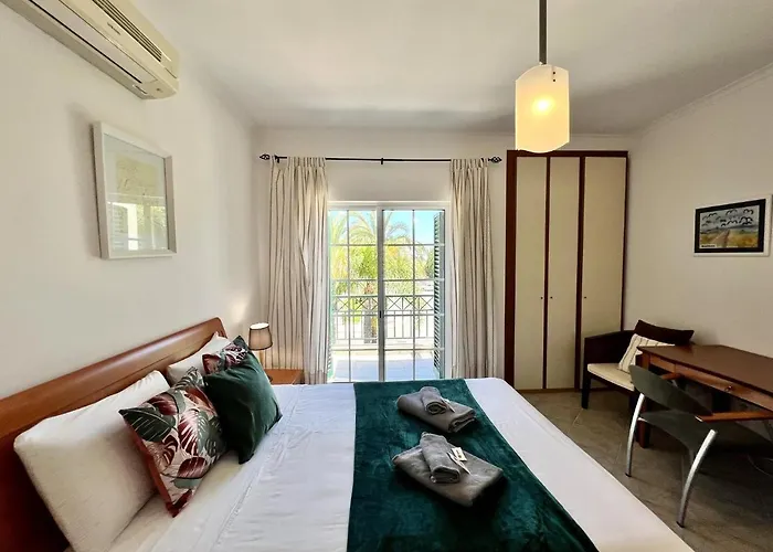 Palm Tree By Homing Apartment